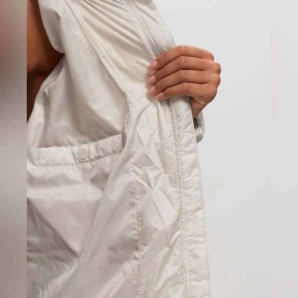 Nike Womens Therma-FIT Oversized Puffer PrimaLoft®
Jacket/Coat White | NEW❄️ - Picture 4 of 16